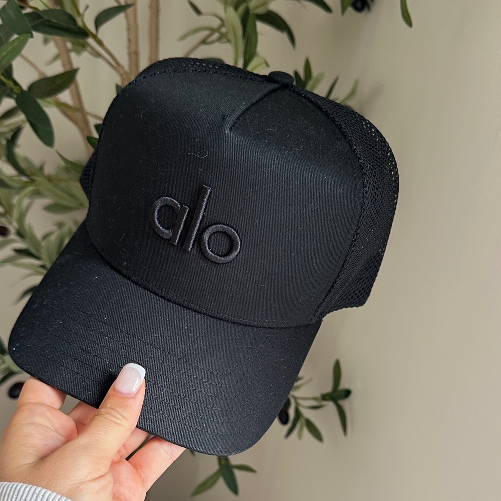 ALO Yoga black trucker hat